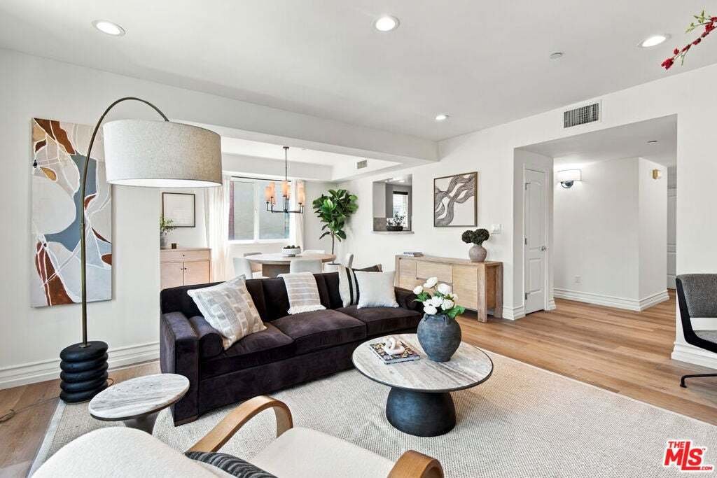 Condo in West Hollywood, California, United States 5 - 18889491