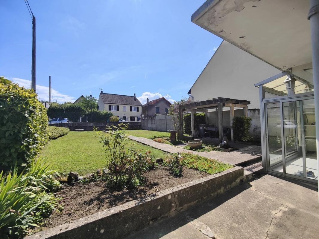 House in Les Clayes-sous-Bois, Ile-de-France, France 3 - 18883326
