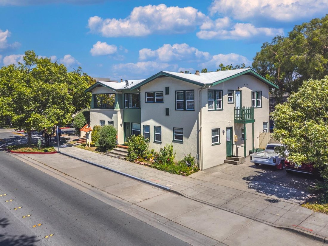 Emerald Hills, California, United States 1 - 18889338