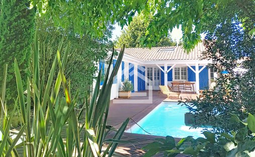 House in Mairie Bourg, Begles, France 1