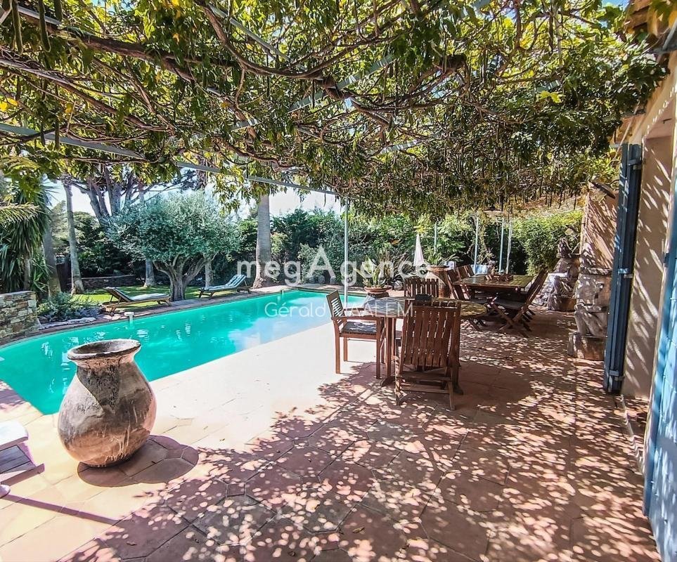 Casa a Grimaud, Provenza-Alpi-Costa Azzurra, Francia 2 - 18887108