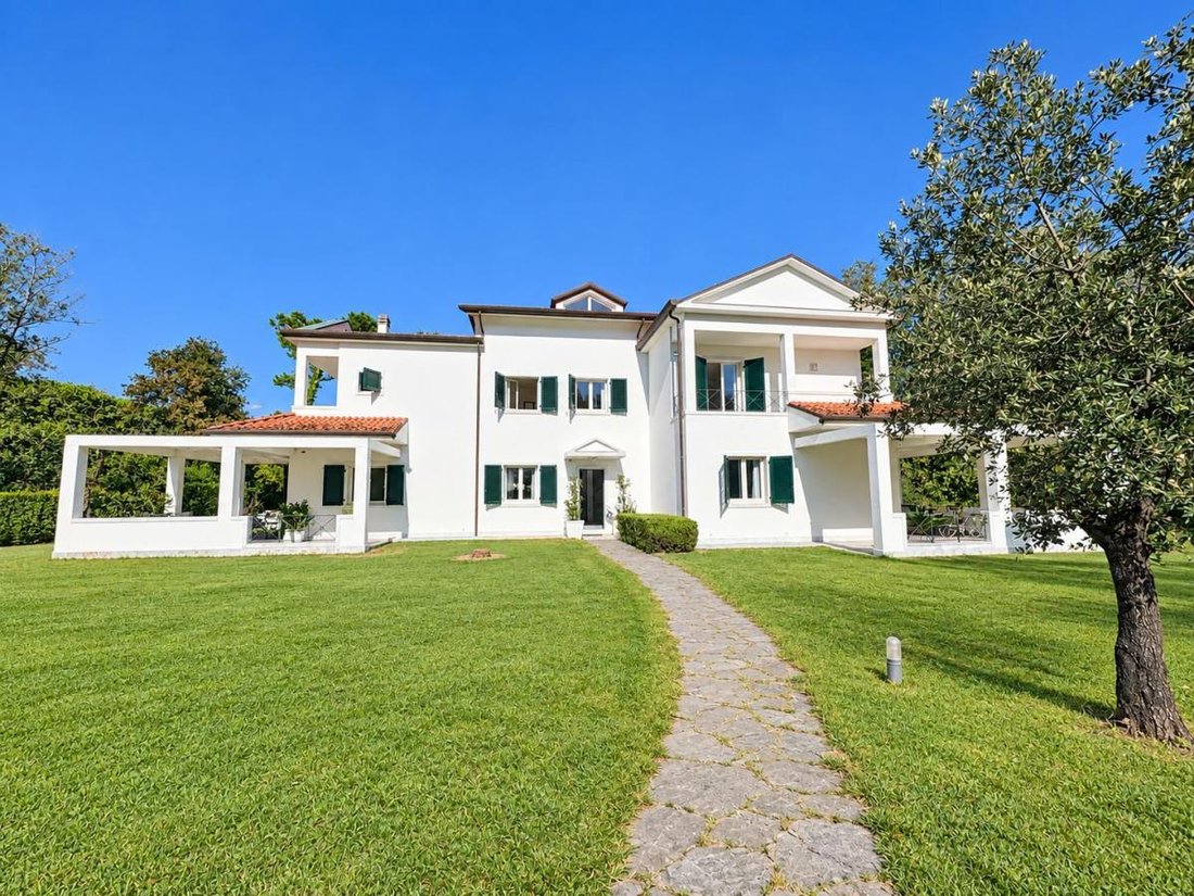 Villa à Centro, Massa, Italie 1 - 18890294