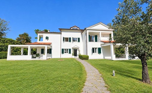 Villa à Centro, Massa, Italie 1
