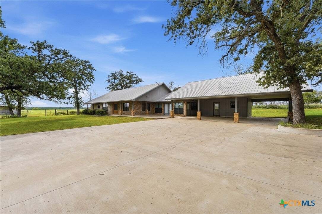 House in Harwood, Texas, United States 4 - 18889543