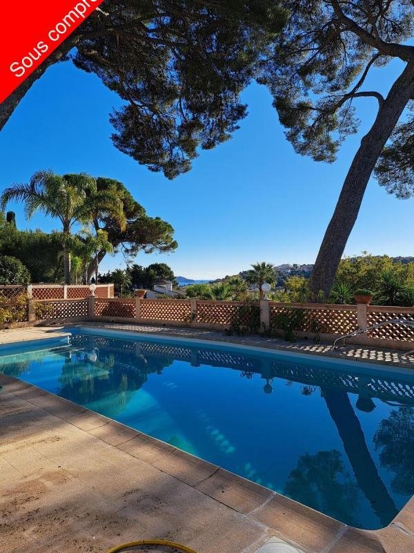 Maison à Carqueiranne, Provence-Alpes-Côte d'Azur, France 1 - 18882820