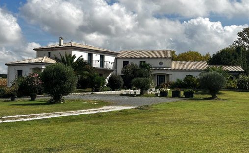 Haus in Arces, Neu-Aquitanien, Frankreich 1