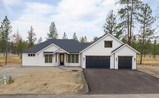 House in Nine Mile Falls, Washington, United States 1