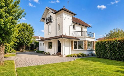 House in Charbonnieres-les-Bains, Auvergne-Rhône-Alpes, France 1