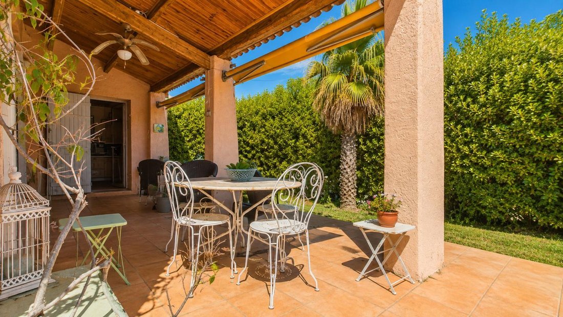 Villa in Carqueiranne, Provence-Alpes-Côte d'Azur, Frankreich 2 - 18882591