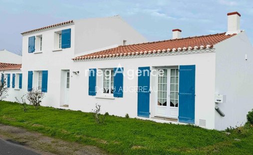 House in Sud Est, Ile d'Yeu, France 1