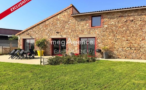 Casa di campagna a La Tessoualle, Paesi della Loira, Francia 1
