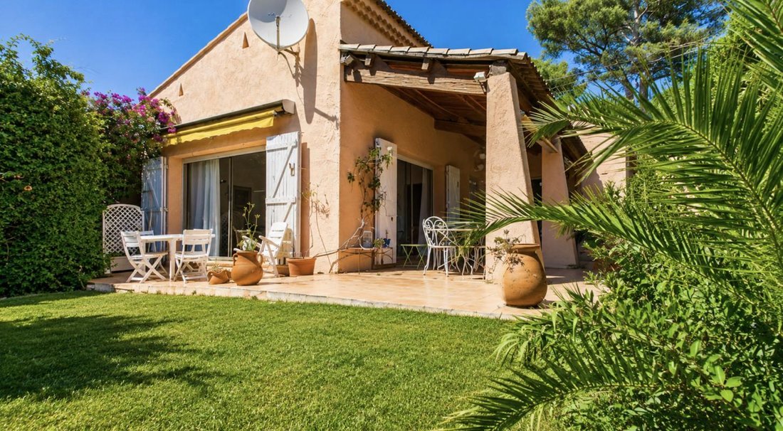Villa in Carqueiranne, Provence-Alpes-Côte d'Azur, Frankreich 1 - 18882591