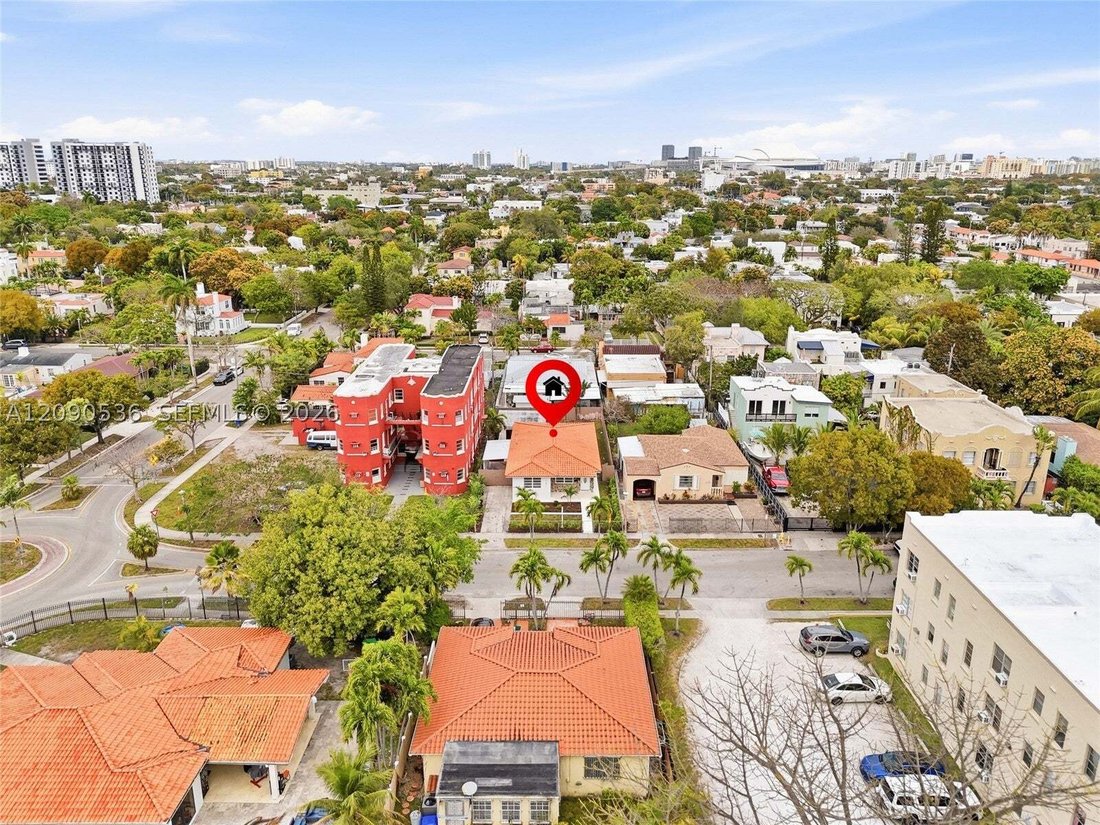 House in Miami, Florida, United States 4 - 18889395