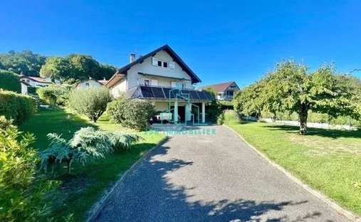 House in Annecy, Auvergne-Rhône-Alpes, France 1