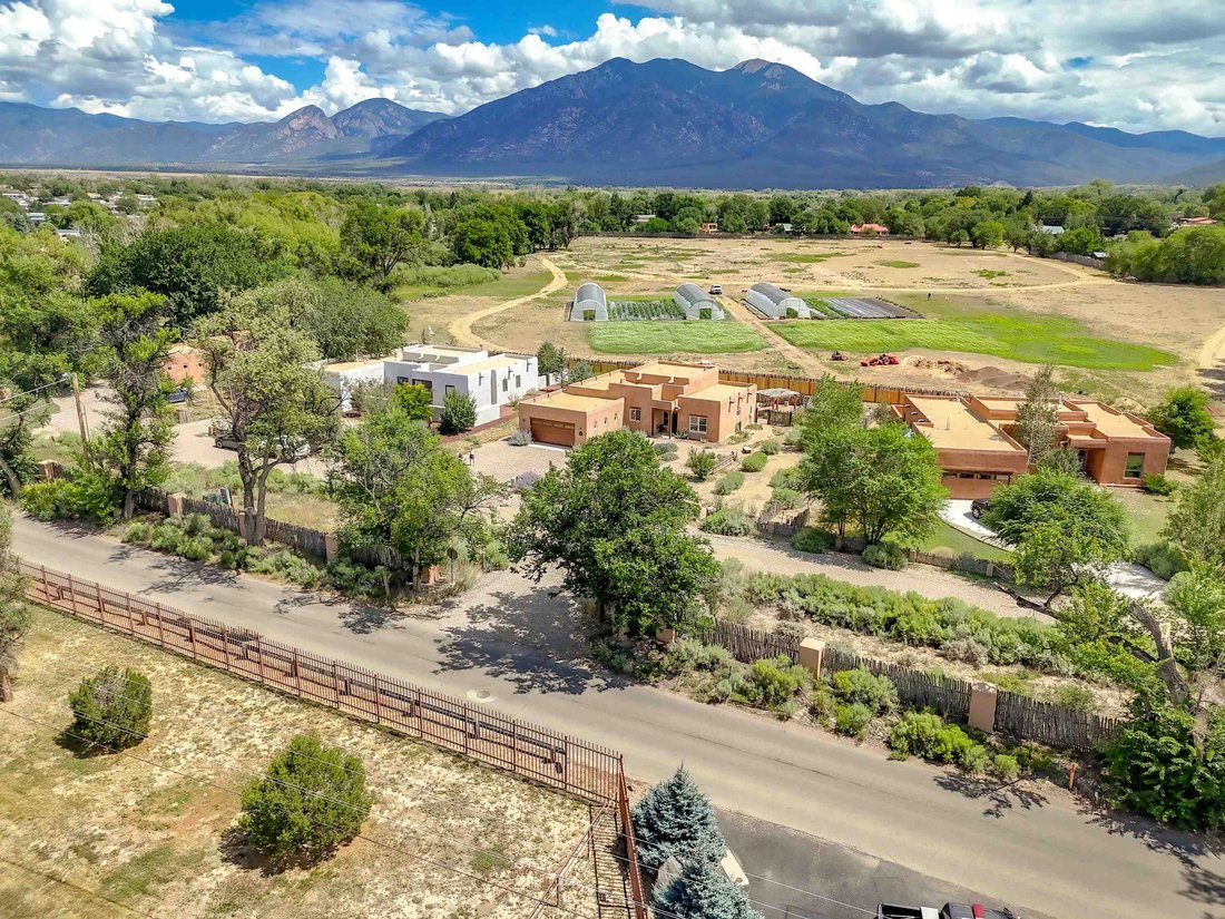 House in Taos, New Mexico, United States 4 - 18888627
