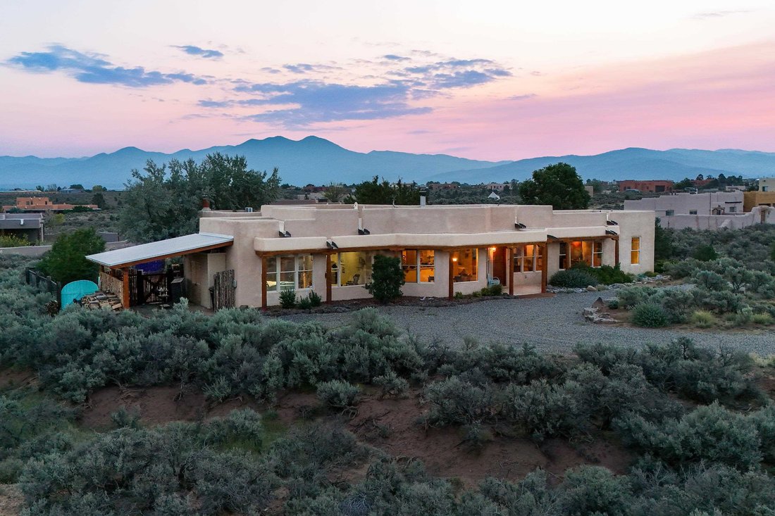 House in Ranchos de Taos, New Mexico, United States 1 - 18888135