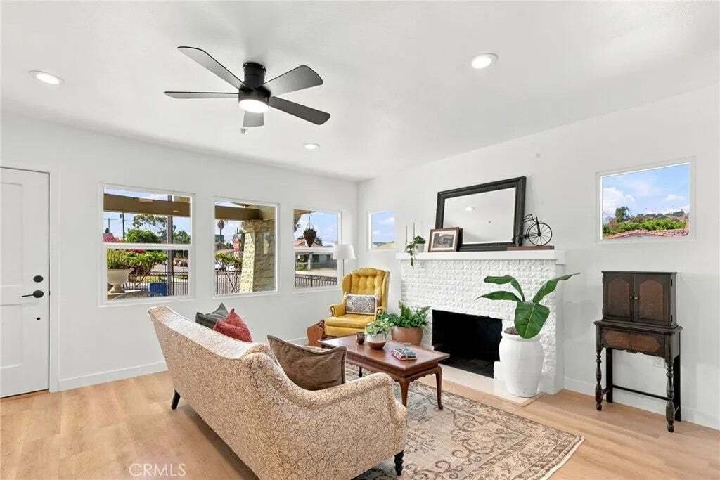 Los Angeles, California, United States 4 - 18601955