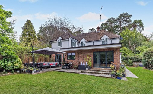 House in Wrecclesham, Lower Bourne, England 1