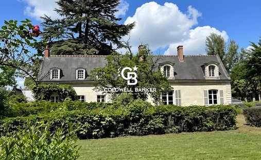 House in Saint-Cyr-sur-Loire, Centre-Val de Loire, France 1