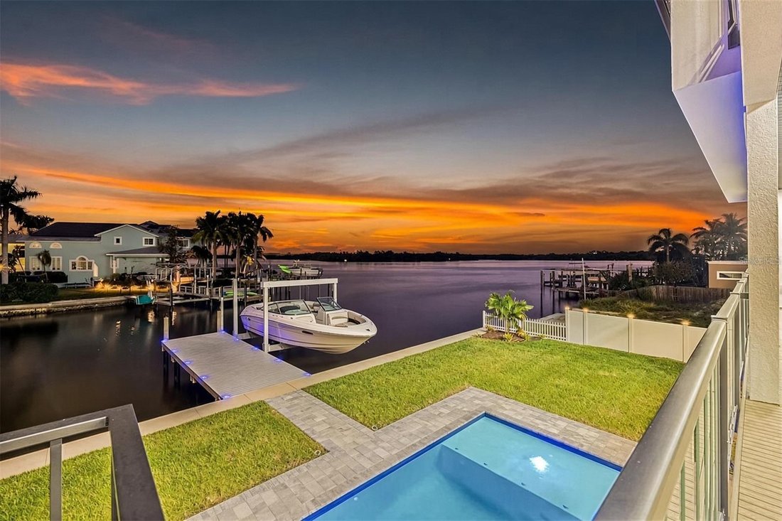 House in St. Petersburg, Florida, United States 1 - 14640071