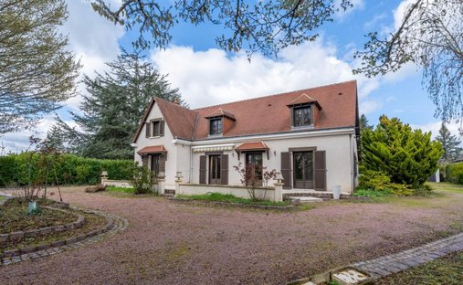 Haus in Les Varennes, La Riche, Frankreich 1