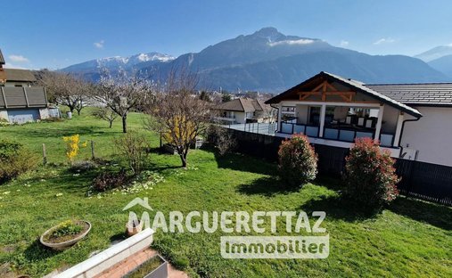 Villa in La Cote d'Hyot-Saint Etienne, Bonneville, France 1