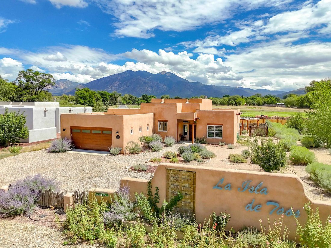 House in Taos, New Mexico, United States 1 - 18888627