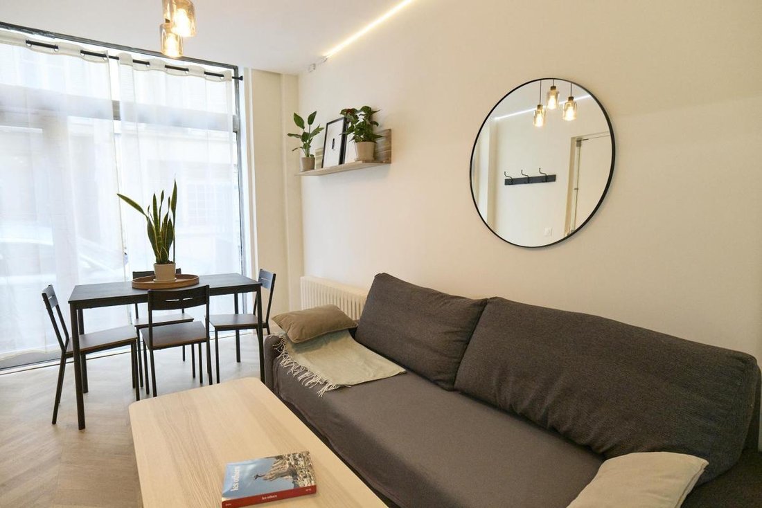 Apartment in La Fourche-Guy Môquet, Paris 17e Arrondissement, Paris 1 - 18884708
