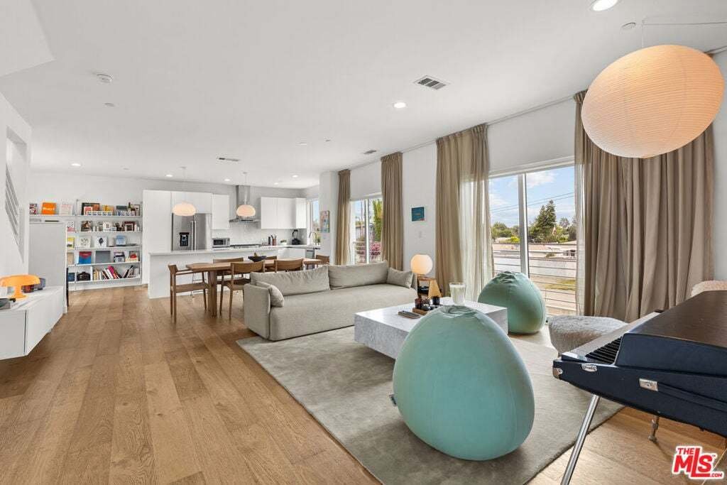 Condo in Los Angeles, California, United States 1 - 18889469