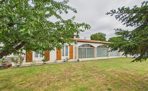 House in Breuillet, Nouvelle-Aquitaine, France 1