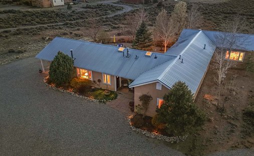 House in Arroyo Hondo, New Mexico, United States 1