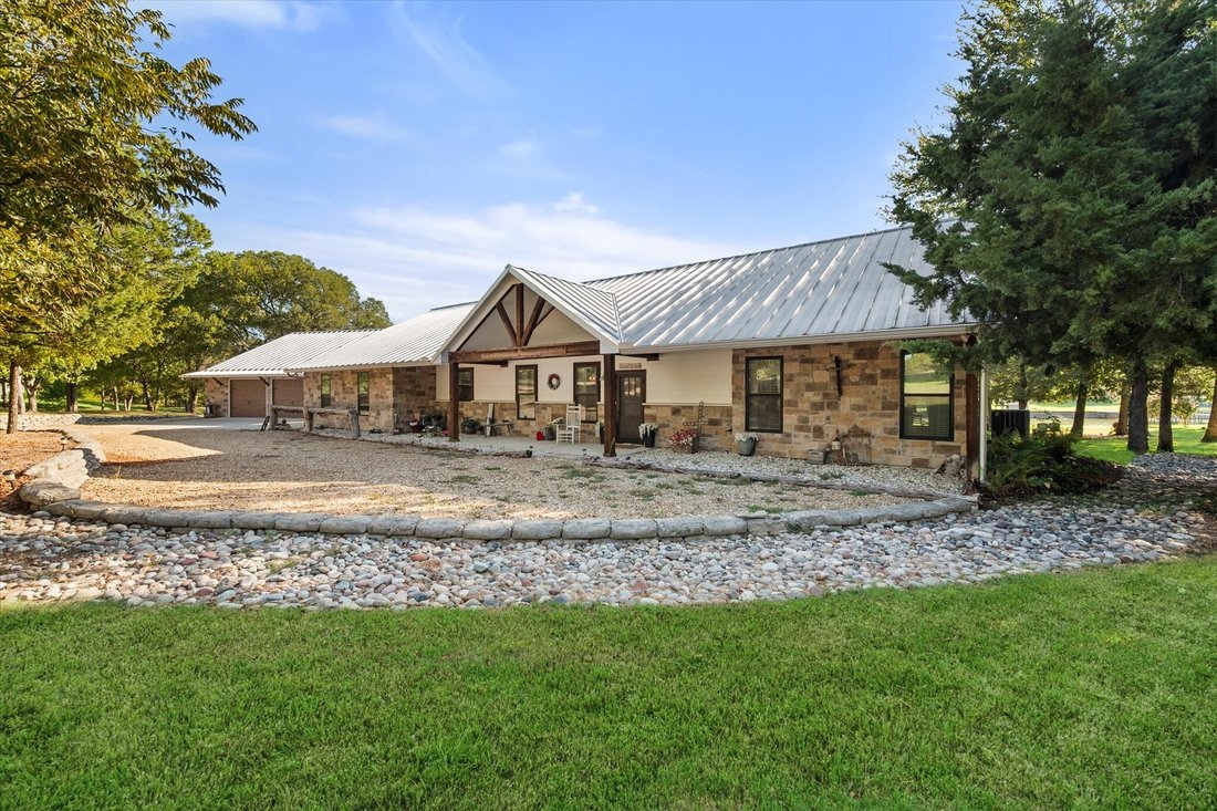 House in Corsicana, Texas, United States 1 - 18889755