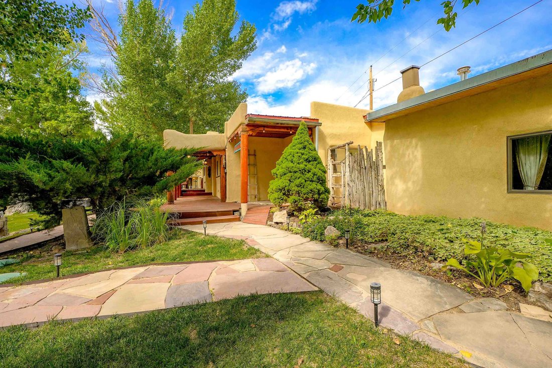 House in Taos, New Mexico, United States 4 - 18888427