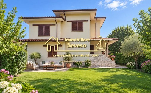 Villa in Pietrasanta, Tuscany, Italy 1