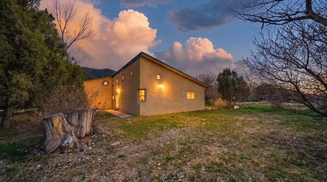 House in Questa, New Mexico, United States 3 - 18888360