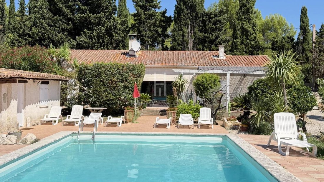 Casa a Fontvieille, Provenza-Alpi-Costa Azzurra, Francia 2 - 18881301