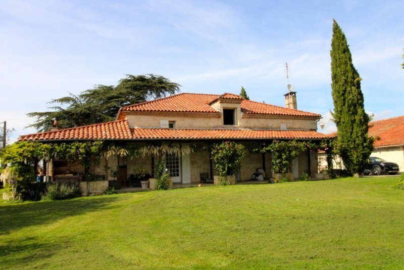 House in École Paul Bert-Lycée Bernard Palissy, Agen, France 2 - 18881718