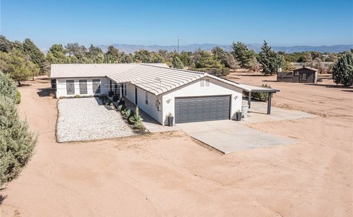 House in Oak Hills, California, United States 1
