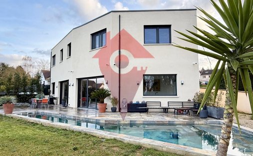 House in Orgeval, Ile-de-France, France 1