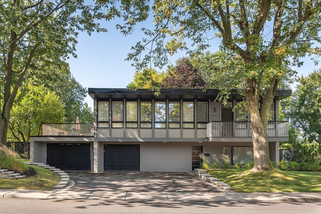 House in Boucherville, Quebec, Canada 1 - 18890632