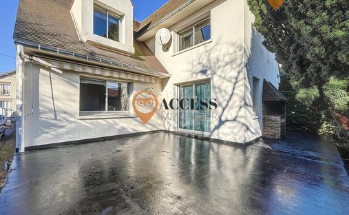 House in Herondeaux, Groslay, France 1
