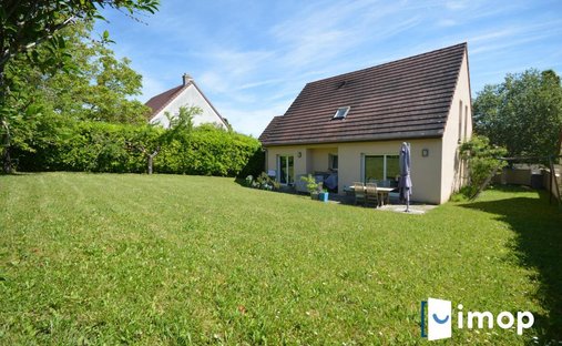 Haus in Montoillots-Logis de France-Z Artisanale, Talant, Frankreich 1