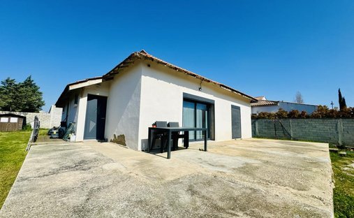 House in La Cadiere, Saint-Victoret, France 1