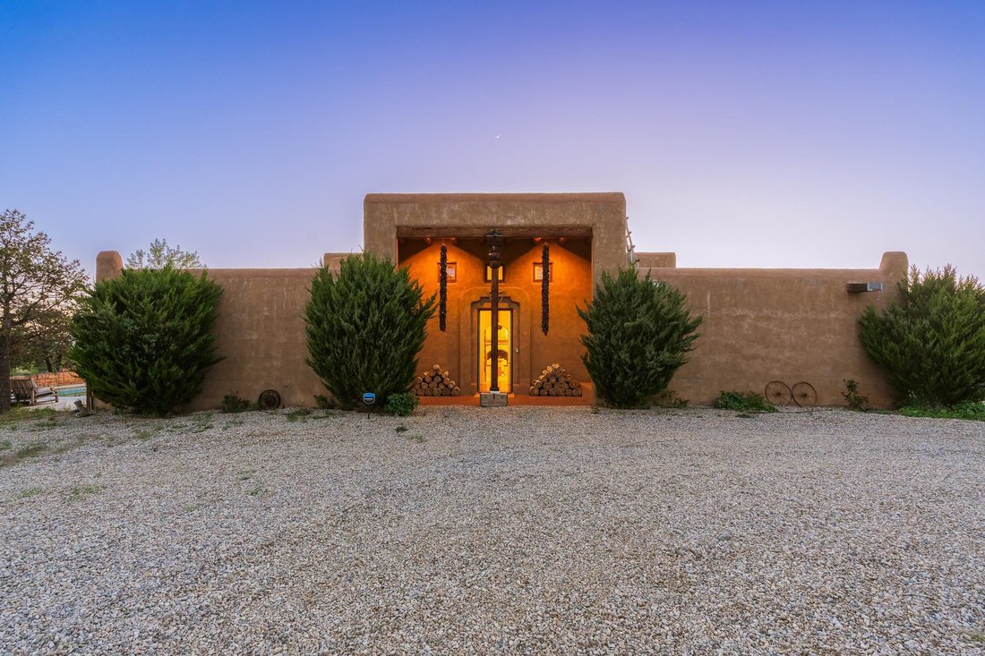 House in Taos, New Mexico, United States 3 - 18888451
