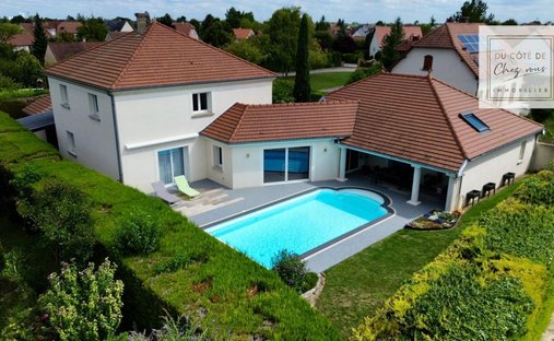 House in La Riviere-de-Corps, Grand Est, France 1