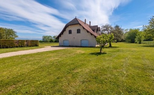 Casa a Les Abrets en Dauphiné, Auvergne-Rodano-Alpi, Francia 1