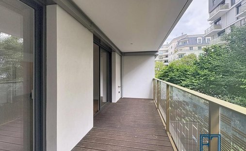 Apartment in Espaces Jeunes, Issy-les-Moulineaux, France 1