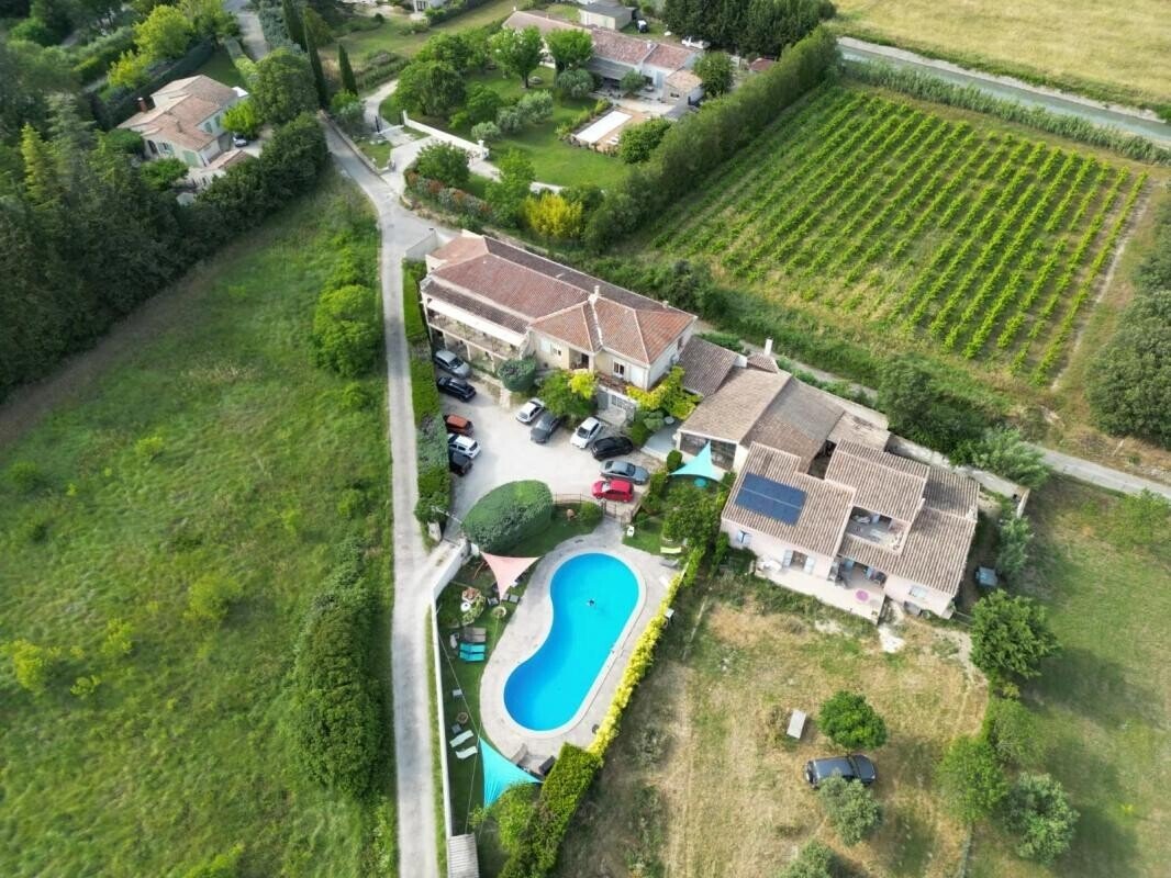 Villa a Saumane-de-Vaucluse, Provenza-Alpi-Costa Azzurra, Francia 1 - 18887416