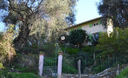Haus in Menton, Provence-Alpes-Côte d'Azur, Frankreich 1
