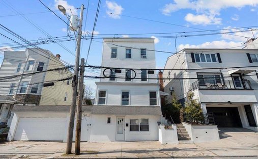House in Yonkers, New York, United States 1